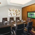 موڤنبيك فندق 5*