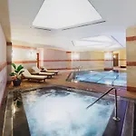 فندق موڤنبيك 5*