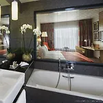 موڤنبيك فندق 5*