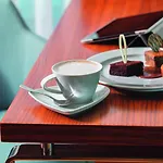 فندق موڤنبيك 5*