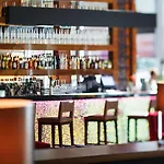 فندق موڤنبيك 5*